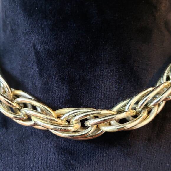 Womens Fashion Gold Tone Double Spiral Chain Collar Necklace with Pearl Clasp - Picture 4 of 5